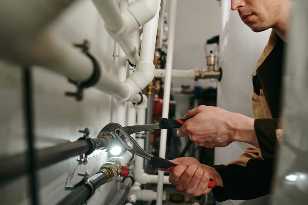 Plumbers maintaining commercial plumbing pipes in Palm Beach Gardens